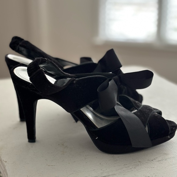 Velvet Heart black strapy heels size 9 - Picture 4 of 7